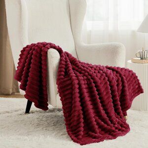Bedsure  Deep Red Fleece Blanket